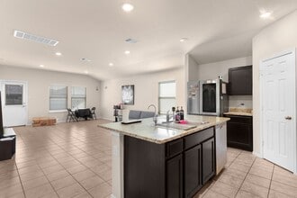 6008 Amelia Earhart Blvd in Killeen, TX - Building Photo - Building Photo