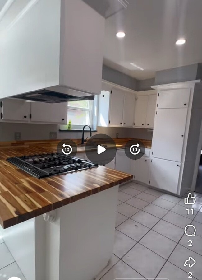 10336 Rocky Hollow Rd in La Porte, TX - Foto de edificio - Building Photo