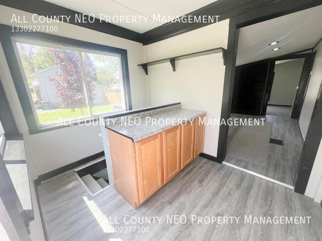2349 Bellfield Ave in Akron, OH - Building Photo - Building Photo