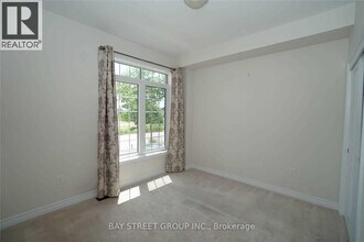 3026-3026 Postridge Dr in Oakville, ON - Building Photo - Building Photo