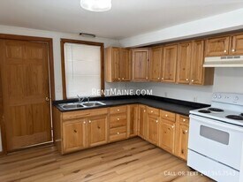 27 Kineo St in Bangor, ME - Building Photo