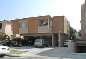 1234 S Holt Ave in Los Angeles, CA - Building Photo
