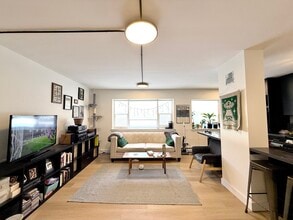 111 Craydon Rd in Whitby, ON - Building Photo - Building Photo