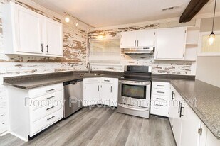 11412 London Ln in Apison, TN - Building Photo