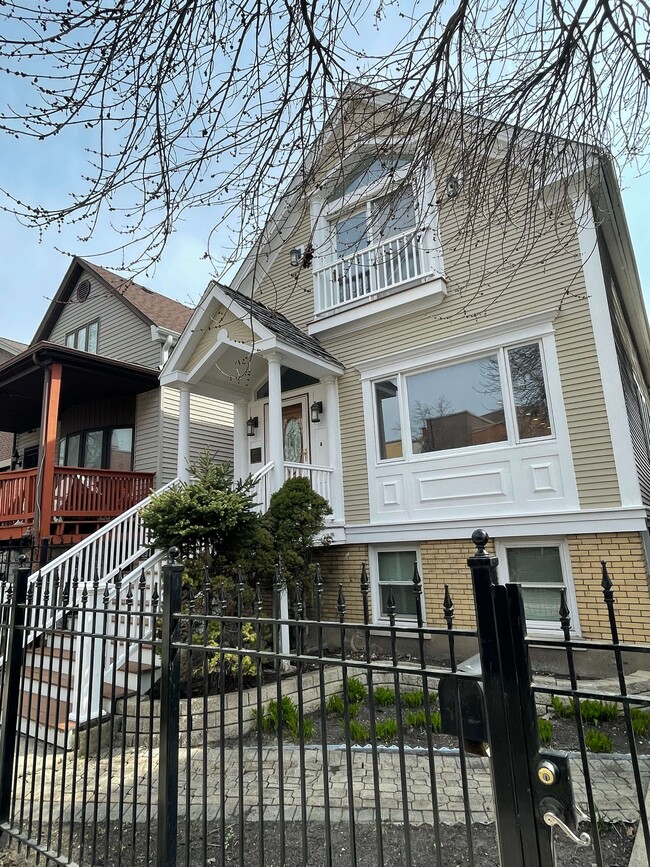 3223 N Richmond St, Unit 1, Unit 1