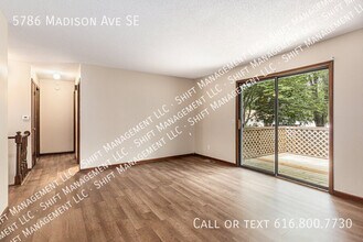 5786 Madison Ave SE in Grand Rapids, MI - Foto de edificio - Building Photo