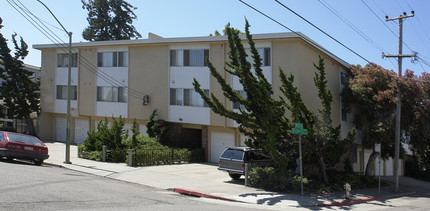 Stanley Court Apartments in Oakland, CA - Building Photo - Building Photo