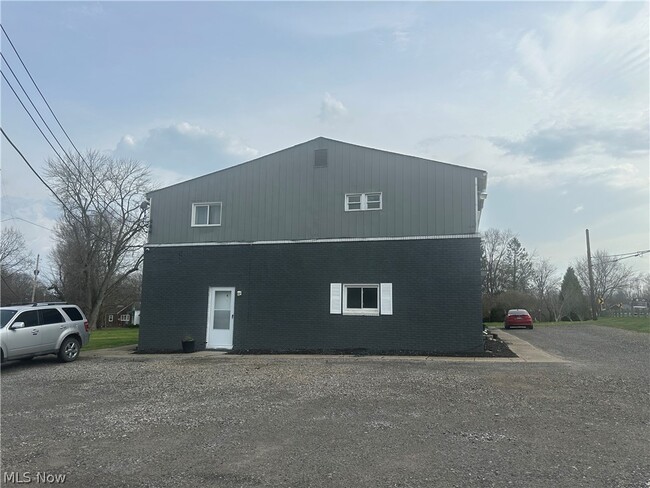 property at 5885 Youngstown Hubbard Rd