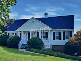 615 Asheby Woods Rd in Kernersville, NC - Building Photo