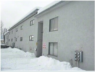 Serbia Manor Apartments in Anchorage, AK - Building Photo - Building Photo