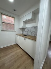 17927 Lakeshore Blvd in Cleveland, OH - Foto de edificio - Building Photo