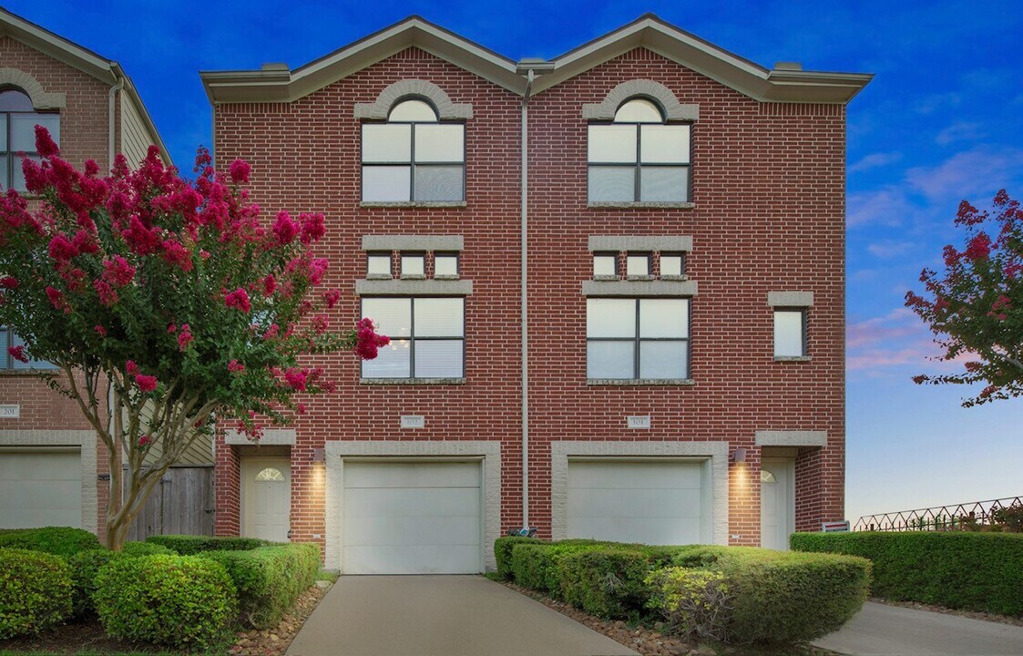 3501 Link Valley Dr. in Houston, TX - Building Photo