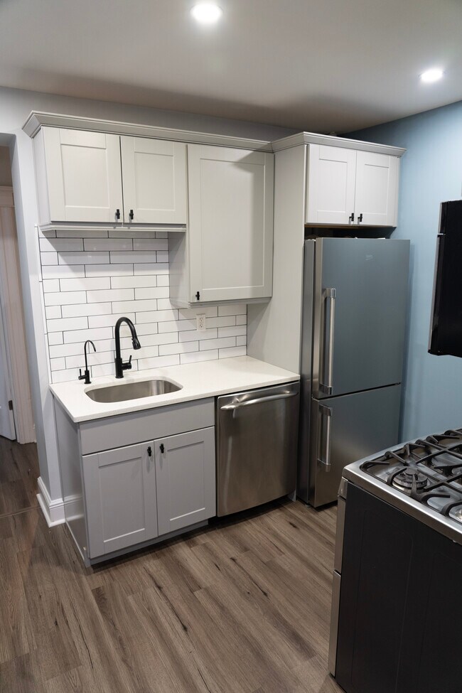 22 Chapman St, Unit Charming 2-Bedroom Apartm in Bloomfield, NJ - Foto de edificio - Building Photo