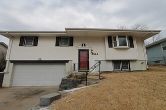 8844 Spaulding Cir in Omaha, NE - Building Photo - Building Photo
