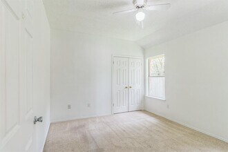 800 Mountain Ridge Dr in Leander, TX - Building Photo - Building Photo