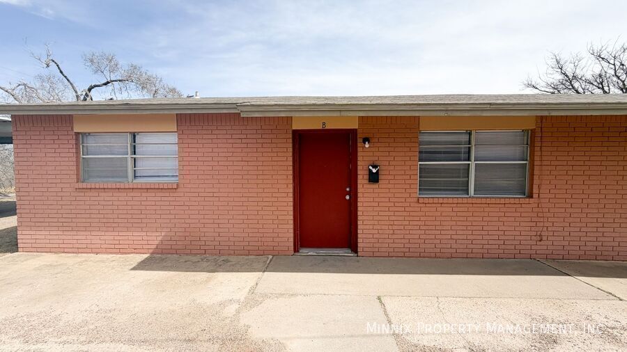 2410 W 16th St, Unit A in Plainview, TX - Building Photo