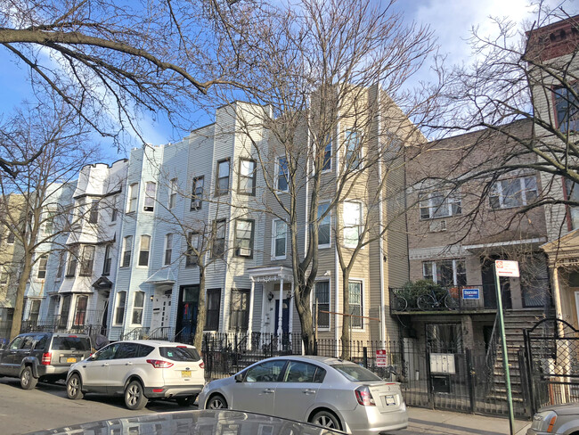 24 Cornelia St in Brooklyn, NY - Building Photo - Building Photo