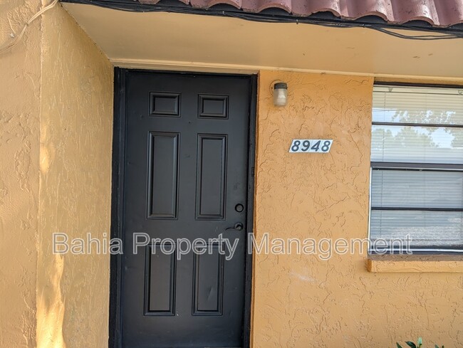 8944 Temple Terrace Hwy in Tampa, FL - Building Photo - Building Photo