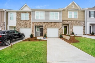 631 Magnolia Cir in Palmetto, GA - Building Photo