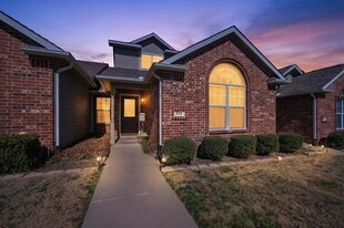 512 Oakridge Dr in Greenville, TX - Building Photo