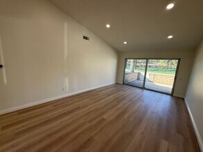 14104 Village 14 in Camarillo, CA - Building Photo - Building Photo