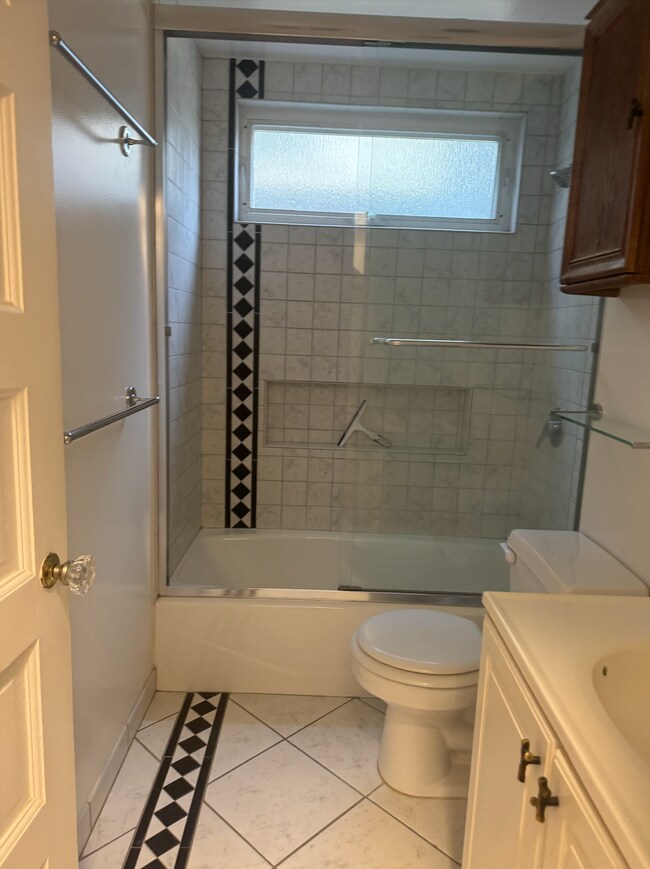 1814 Blake St, Unit Apt 2, in Berkeley, CA - Foto de edificio - Building Photo