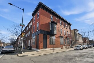 1942 Christian St in Philadelphia, PA - Building Photo - Building Photo