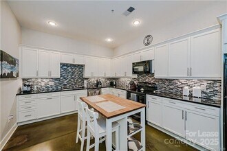 913 Westmere Ave in Charlotte, NC - Building Photo - Building Photo