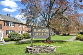 23 Hammond Pond Pkwy in Newton, MA - Building Photo - Building Photo