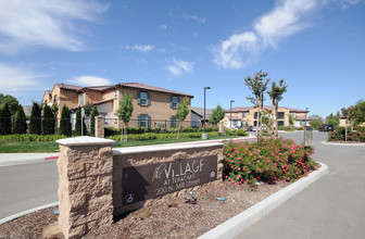 Village at Tehachapi in Tehachapi, CA - Foto de edificio - Building Photo