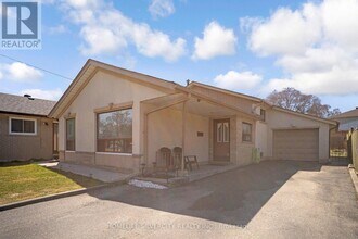 4 Benstrow Ave in Toronto, ON - Building Photo - Building Photo
