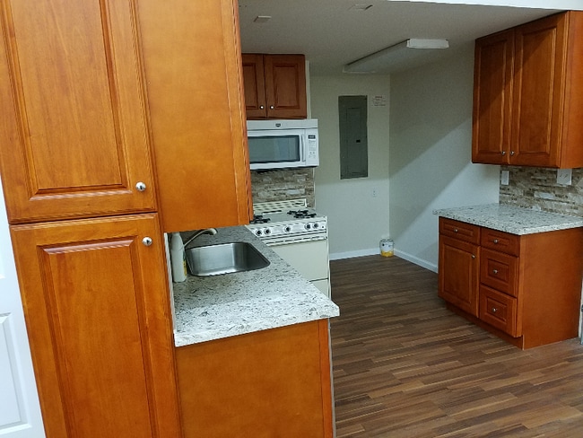 3125 Hoover St in Redwood City, CA - Foto de edificio - Building Photo