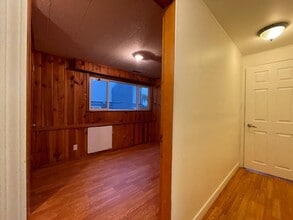 6407 Clinton St in Burnaby, BC - Building Photo - Building Photo