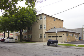 6823 N Overhill Ave in Chicago, IL - Building Photo - Building Photo