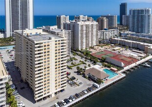 1833 S Ocean Dr, Unit 1807 in Hallandale Beach, FL - Building Photo - Building Photo