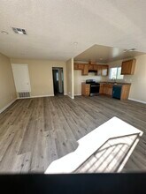 38457 10th Pl E, Unit 4 in Palmdale, CA - Foto de edificio - Building Photo