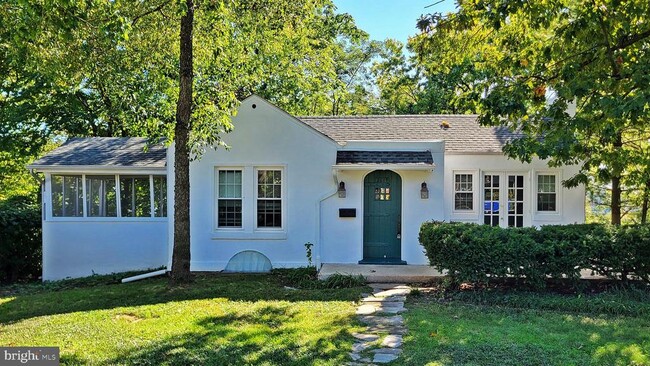 property at 2619 S Joyce St