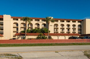 1305 S Atlantic Ave in Cocoa Beach, FL - Building Photo