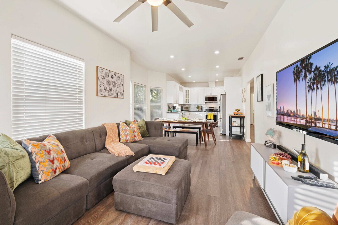 3112 Nimitz Blvd in San Diego, CA - Building Photo