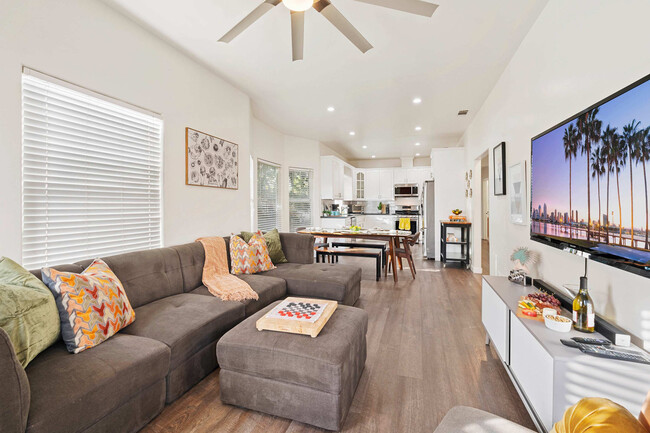 3112 Nimitz Blvd in San Diego, CA - Building Photo - Building Photo