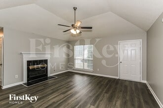 2004 Plantation Pkwy in Moody, AL - Foto de edificio - Building Photo