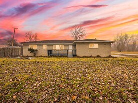 11780 Haggerty Rd in Belleville, MI - Building Photo