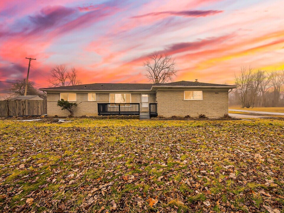 11780 Haggerty Rd in Belleville, MI - Building Photo