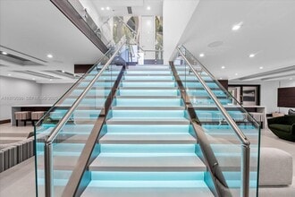 280 NE 156th St in Miami, FL - Foto de edificio - Building Photo