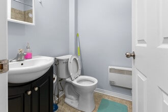 27 Bd Montclair in Gatineau, QC - Building Photo - Building Photo