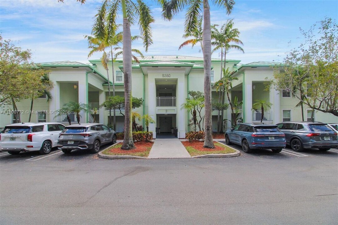 5350 NW 87th Ave in Doral, FL - Building Photo