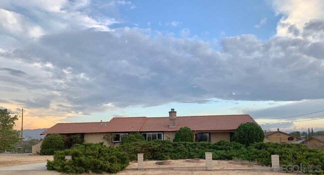 18033 Willow St in Hesperia, CA - Building Photo - Building Photo