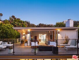 279 Mabery Rd in Santa Monica, CA - Building Photo