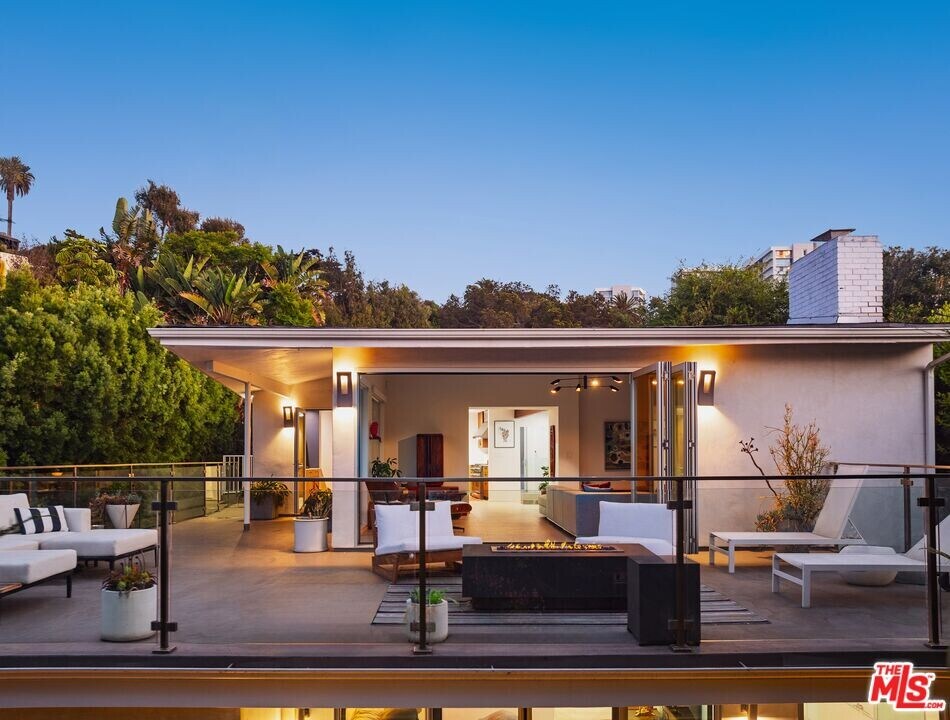 279 Mabery Rd in Santa Monica, CA - Building Photo