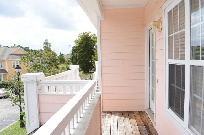 2302 Wrightsville Ave, Unit 203 in Wilmington, NC - Foto de edificio - Building Photo